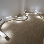 nendo用33米长漂浮之桌为GYRE打造巡回展 / nendo