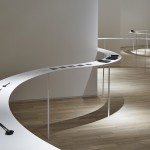 nendo用33米长漂浮之桌为GYRE打造巡回展 / nendo