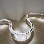 nendo用33米长漂浮之桌为GYRE打造巡回展 / nendo