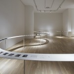 nendo用33米长漂浮之桌为GYRE打造巡回展 / nendo