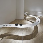 nendo用33米长漂浮之桌为GYRE打造巡回展 / nendo