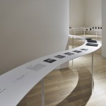 nendo用33米长漂浮之桌为GYRE打造巡回展 / nendo