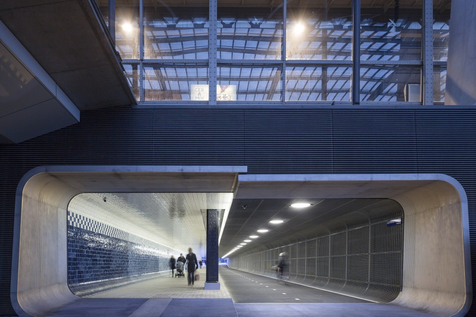 002 611_Langzaamverkeerspassage_Amsterdam_CS_N12