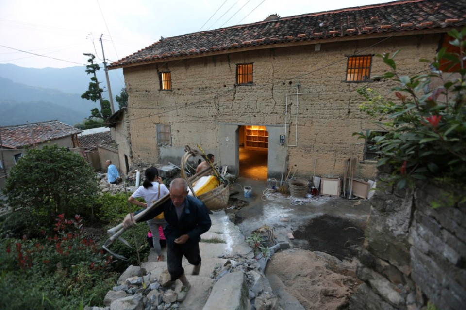 002-MI9A4586 hostel-in-pingtian-village-china-by-he-wei