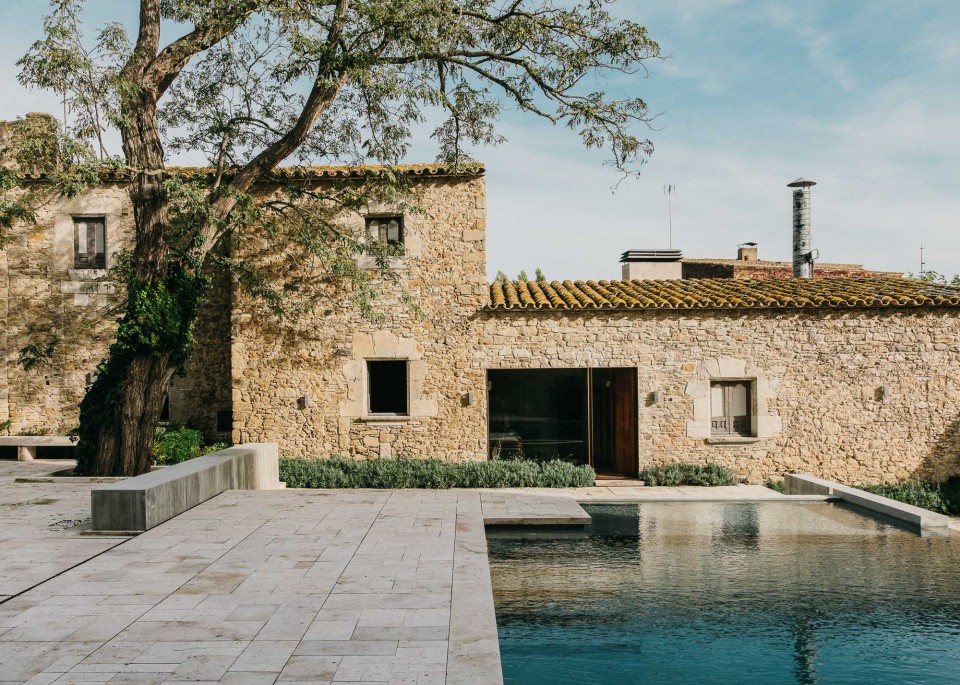 002-The Peratallada Castle Garden by MESURA