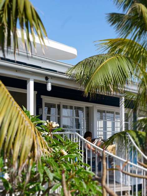 005-Luigi Rosselli Architects Beach House On Stilts