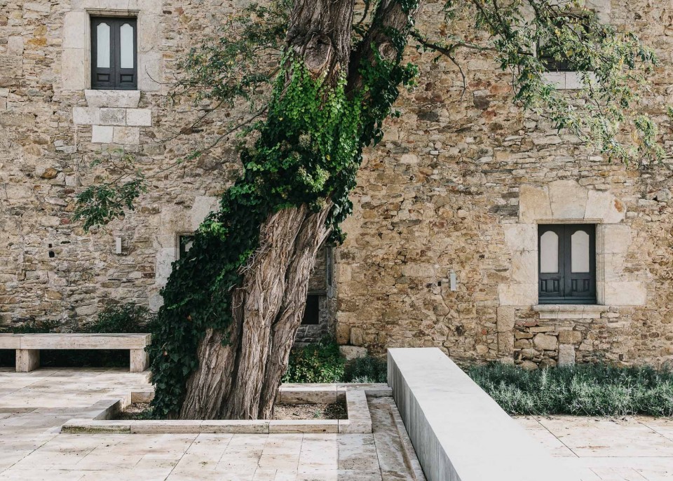 005-The Peratallada Castle Garden by MESURA
