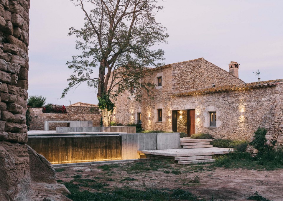 006-The Peratallada Castle Garden by MESURA