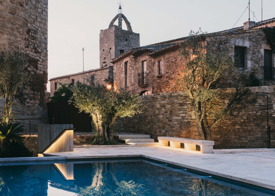 007-The Peratallada Castle Garden by MESURA