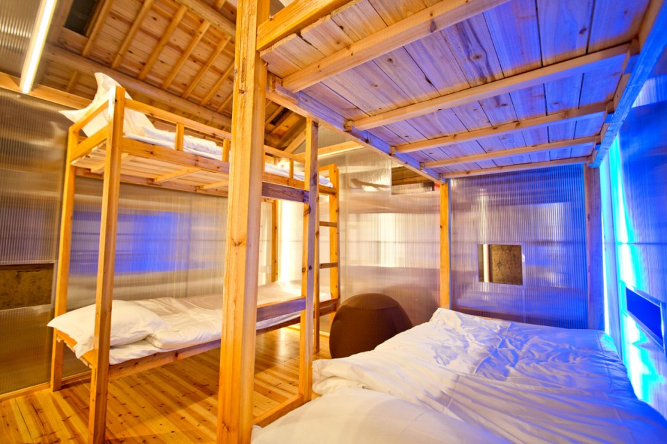 015 二楼床位 hostel-in-pingtian-village-china-by-he-wei