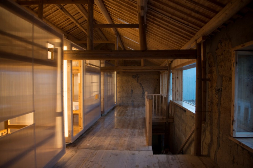 015 二楼是青旅的居住区 hostel-in-pingtian-village-china-by-he-wei