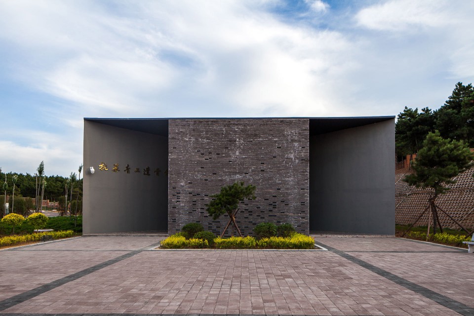 019抗暴青工遗骨保护大棚 main facade01