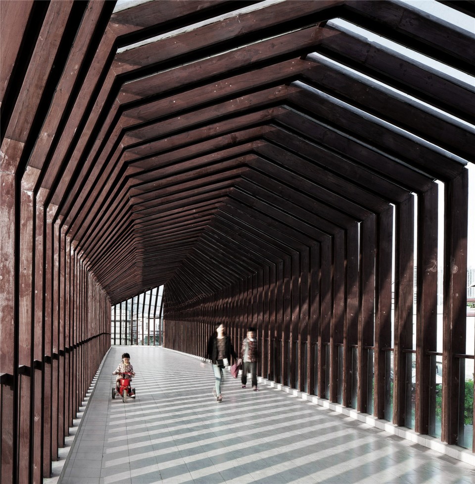 1 photo p2_3 Foshan New City Village Walkway Bridge