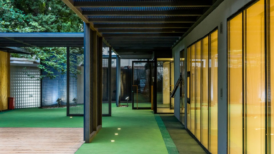 3 Main Entrance_A Renovation of Tales CBD Kindergarten_Blue Yard by SPACEWORK Architects