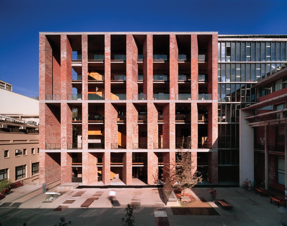 Architekt: Aravena Medizinische Fakultät Santiago, Chile