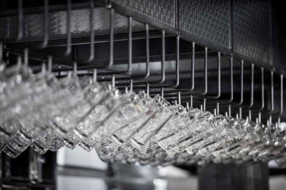 7-23531-preview_low_1081-3_23531_sc_v2com Das Bier by Humà design + architecture