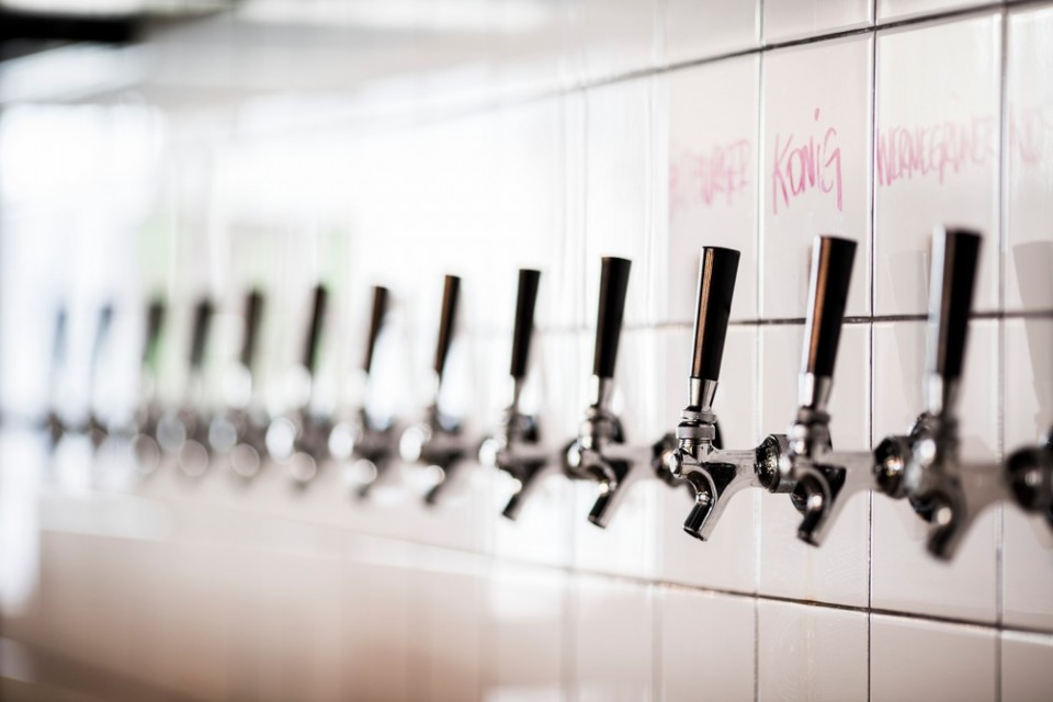 8-23532-preview_low_1081-3_23532_sc_v2com Das Bier by Humà design + architecture