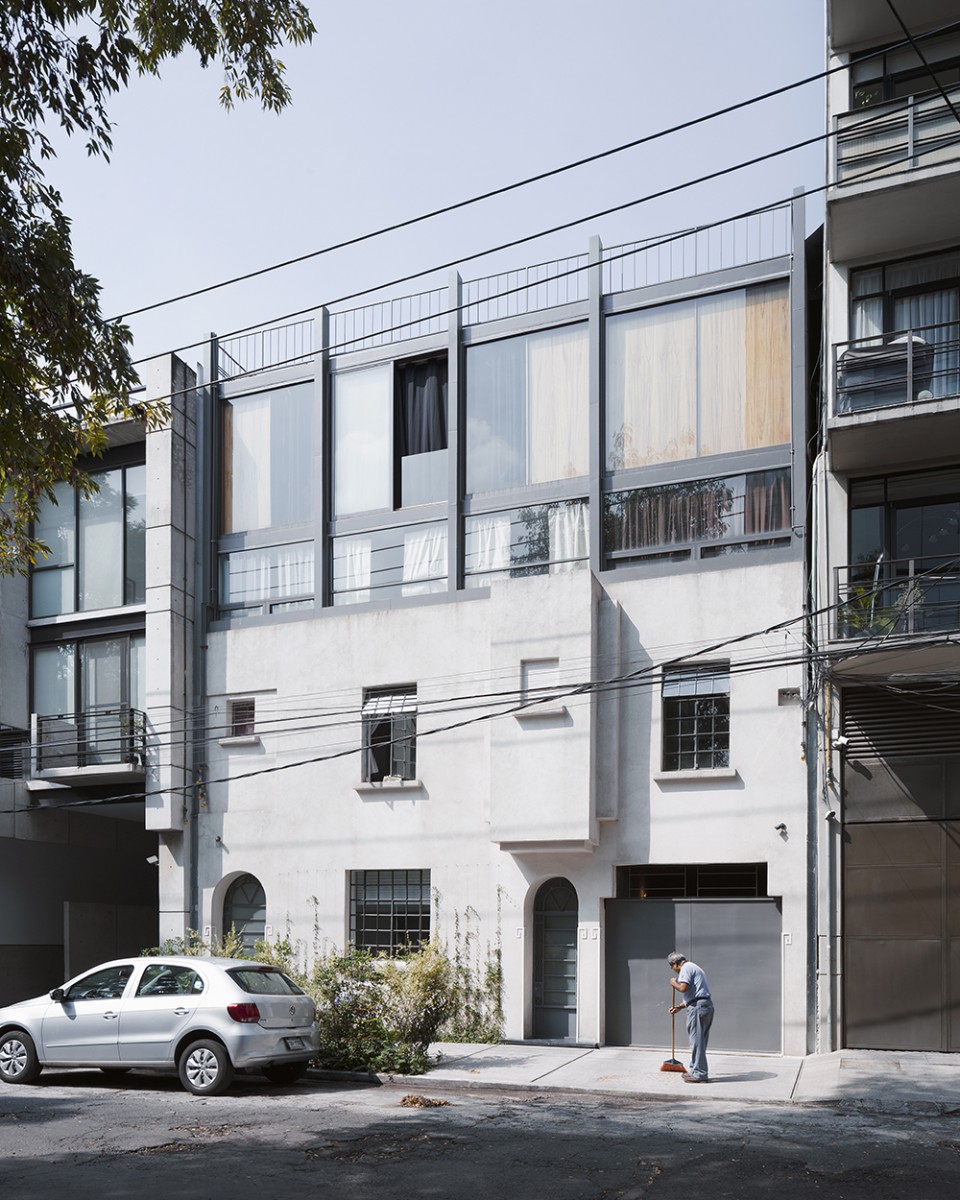 002-ANTONIO SOLA TOWN-HOUSES by Jorge Ambrosi y Gabriela Etchegaray