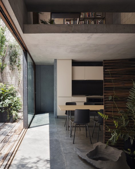 003-ANTONIO SOLA TOWN-HOUSES by Jorge Ambrosi y Gabriela Etchegaray