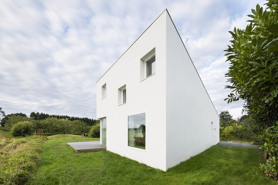 004-House For a Photographer by Studio Razavi Architecture