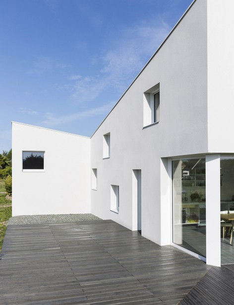 005-House For a Photographer by Studio Razavi Architecture