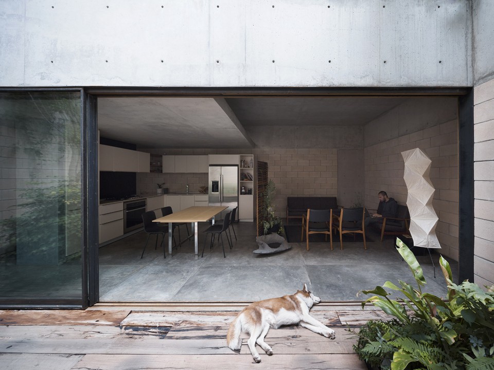 006-ANTONIO SOLA TOWN-HOUSES by Jorge Ambrosi y Gabriela Etchegaray