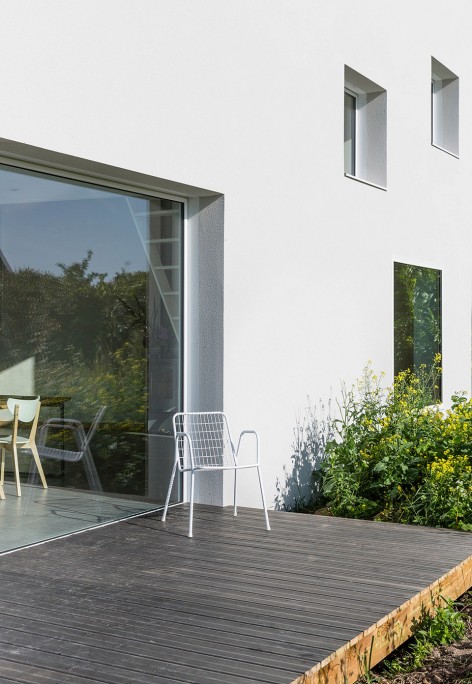 008-House For a Photographer by Studio Razavi Architecture
