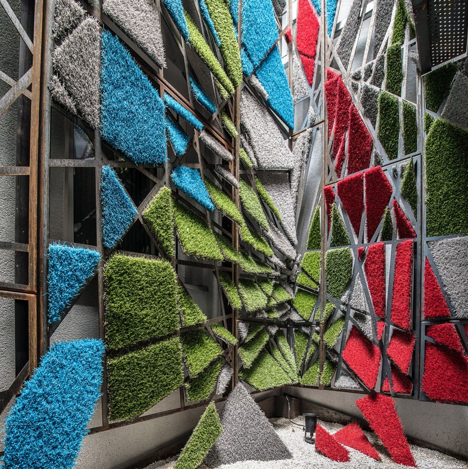 01-courtyard by heri&salli
