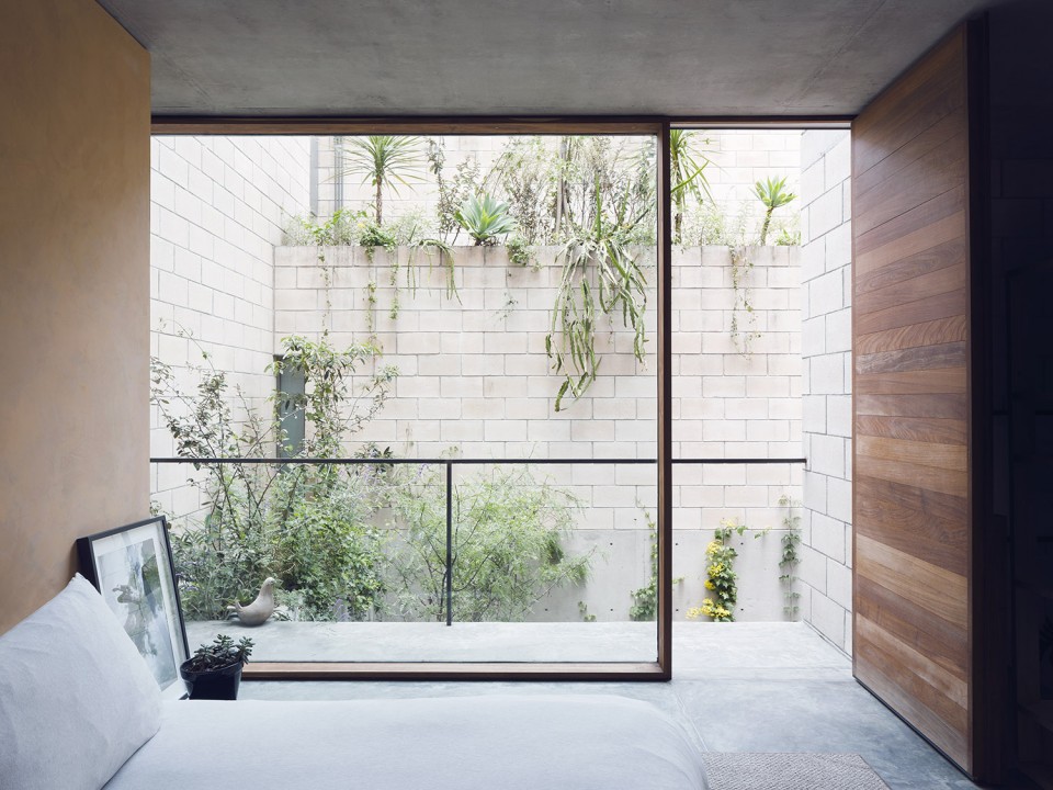 010-ANTONIO SOLA TOWN-HOUSES by Jorge Ambrosi y Gabriela Etchegaray