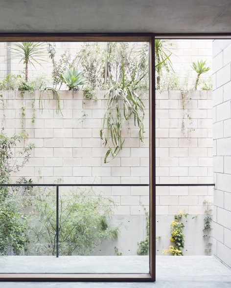 011-ANTONIO SOLA TOWN-HOUSES by Jorge Ambrosi y Gabriela Etchegaray