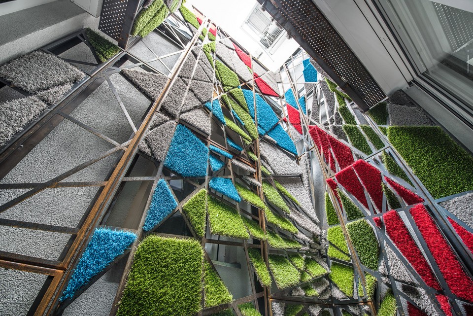 02-courtyard by heri&salli