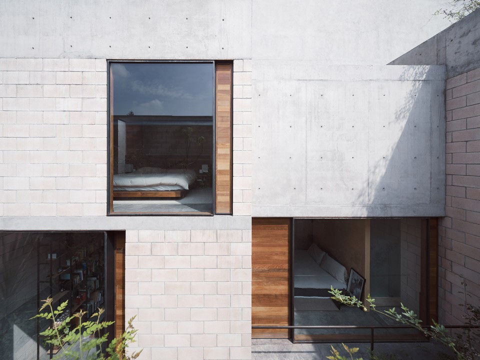 020-ANTONIO SOLA TOWN-HOUSES by Jorge Ambrosi y Gabriela Etchegaray