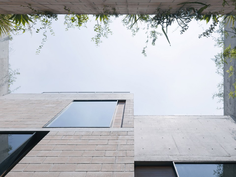 023-ANTONIO SOLA TOWN-HOUSES by Jorge Ambrosi y Gabriela Etchegaray