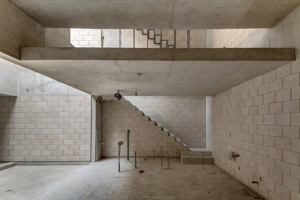 025-ANTONIO SOLA TOWN-HOUSES by Jorge Ambrosi y Gabriela Etchegaray