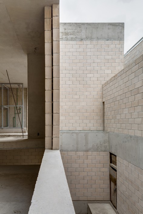 027-ANTONIO SOLA TOWN-HOUSES by Jorge Ambrosi y Gabriela Etchegaray