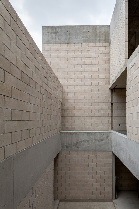 029-ANTONIO SOLA TOWN-HOUSES by Jorge Ambrosi y Gabriela Etchegaray