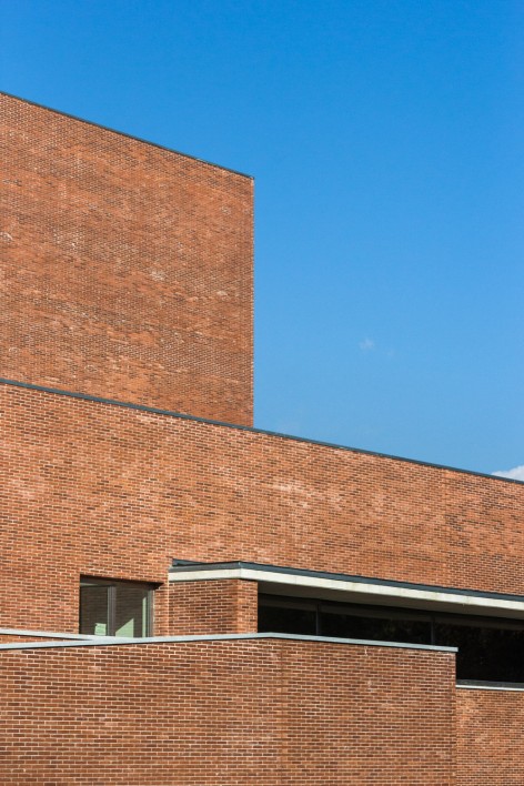 050-Public Auditorium in Llinars del Vallès, Barcelona by Álvaro Siza Vieira + Aresta Arquitectura