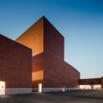 Llinars del Vallès礼堂剧院，西班牙 / Álvaro Siza Vieira + Aresta Arquitectura