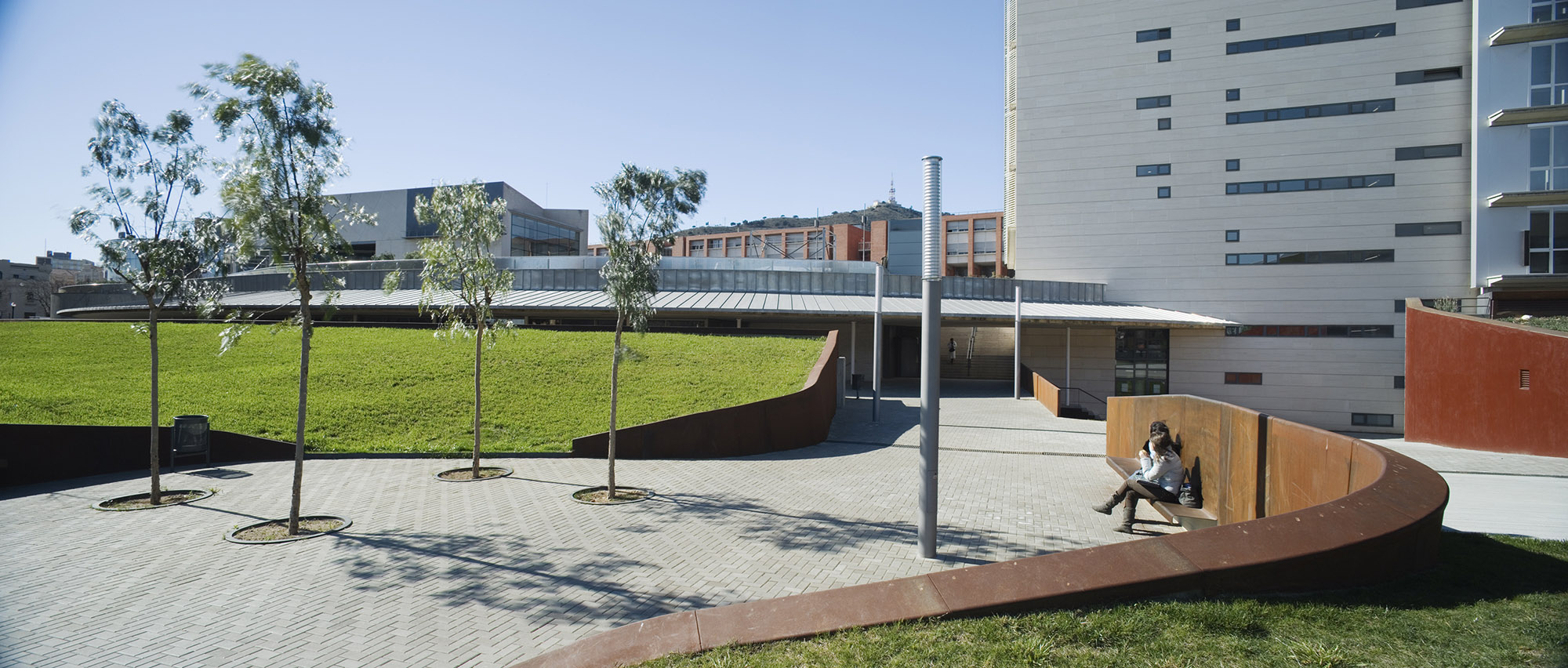 Access area of Campus Nord at UPC University by taller 9s arquitectes