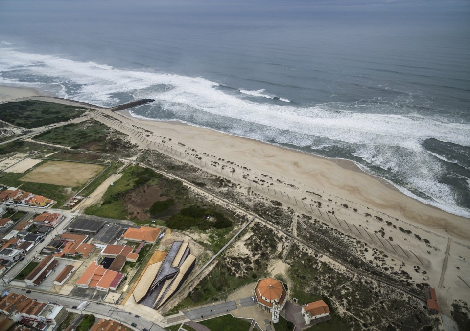 001-Costa Nova Social and Cultural Center by ARX Portugal
