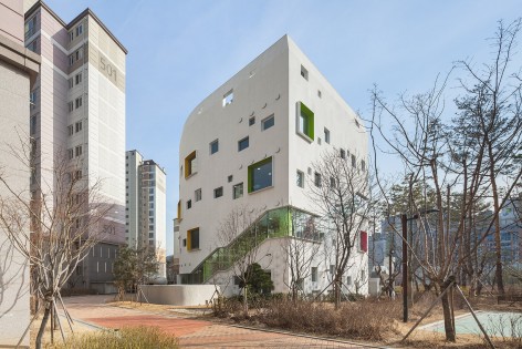 004-Flower + Kindergarten by Jungmin Nam