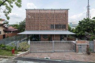 009-Clay Roof House by DRTAN LM Architect