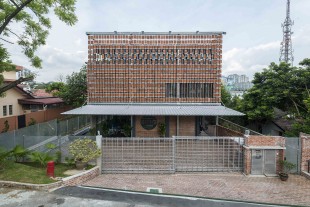 011-Clay Roof House by DRTAN LM Architect