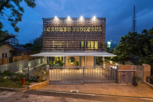 015-Clay Roof House by DRTAN LM Architect