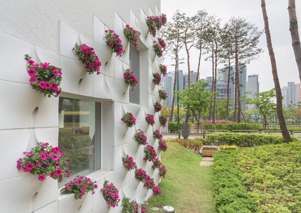 028-Flower + Kindergarten by Jungmin Nam