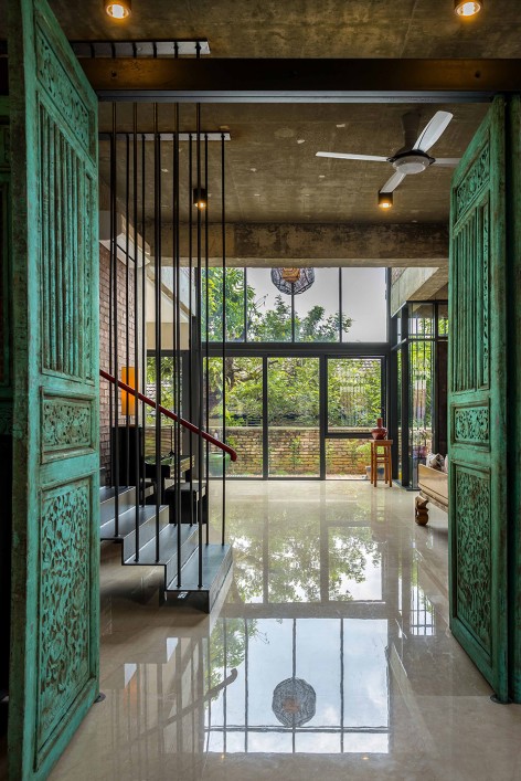040-Clay Roof House by DRTAN LM Architect