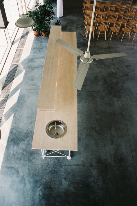 06drotating table
