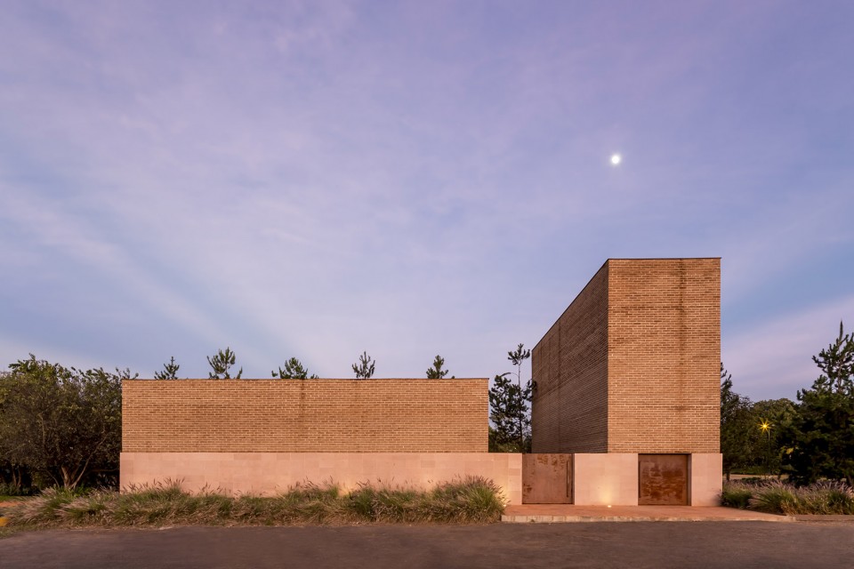 001-Centinela Chapel by estudio ALA