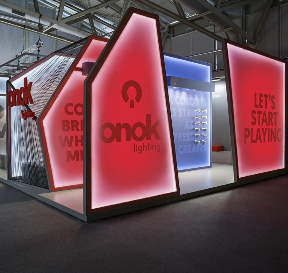 002-Onok Stand by Masquespacio