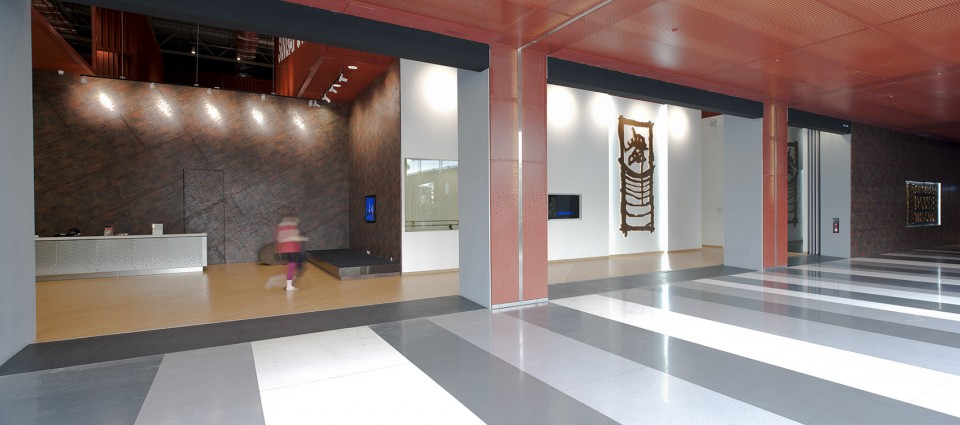 002-Singapore Dance Theatre by DP Design